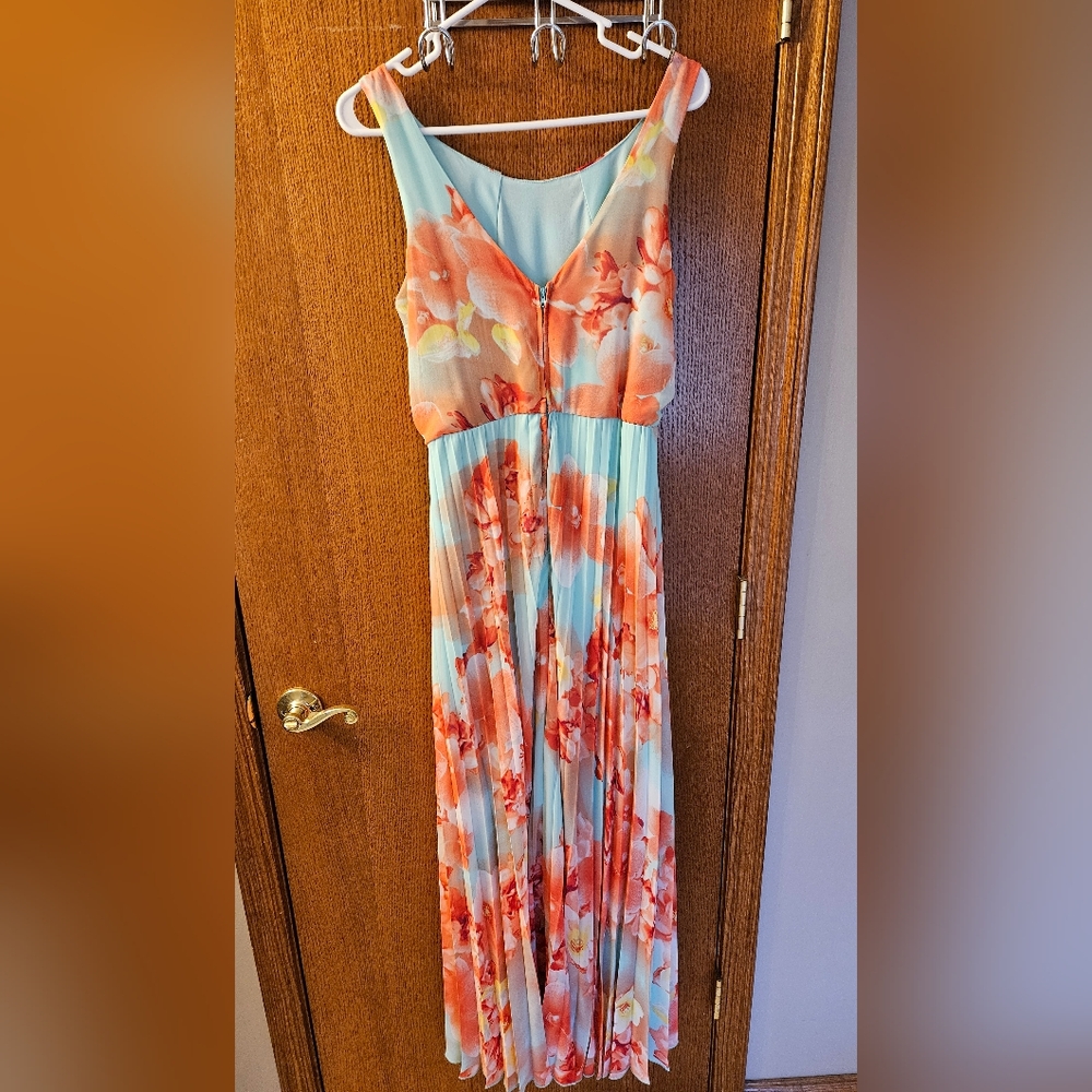 Floral Sleeveless Maxi Dress - Picture 4 of 12